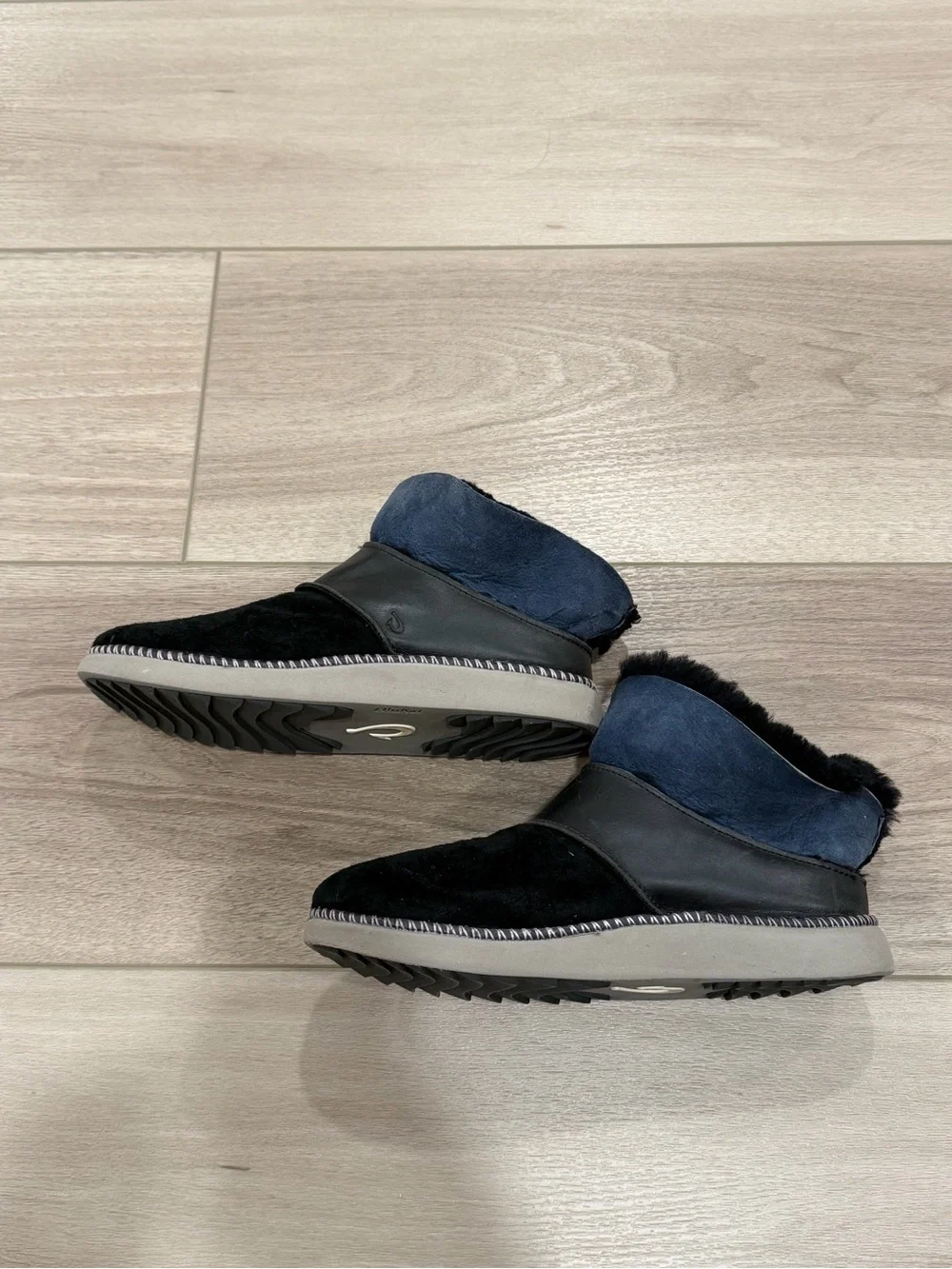 OLUKAI Women’s Size 8 ku'i slipper in black/blue